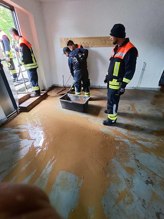 Feuerwehr Estenfeld hilft Familie von verstorbenem Kameraden