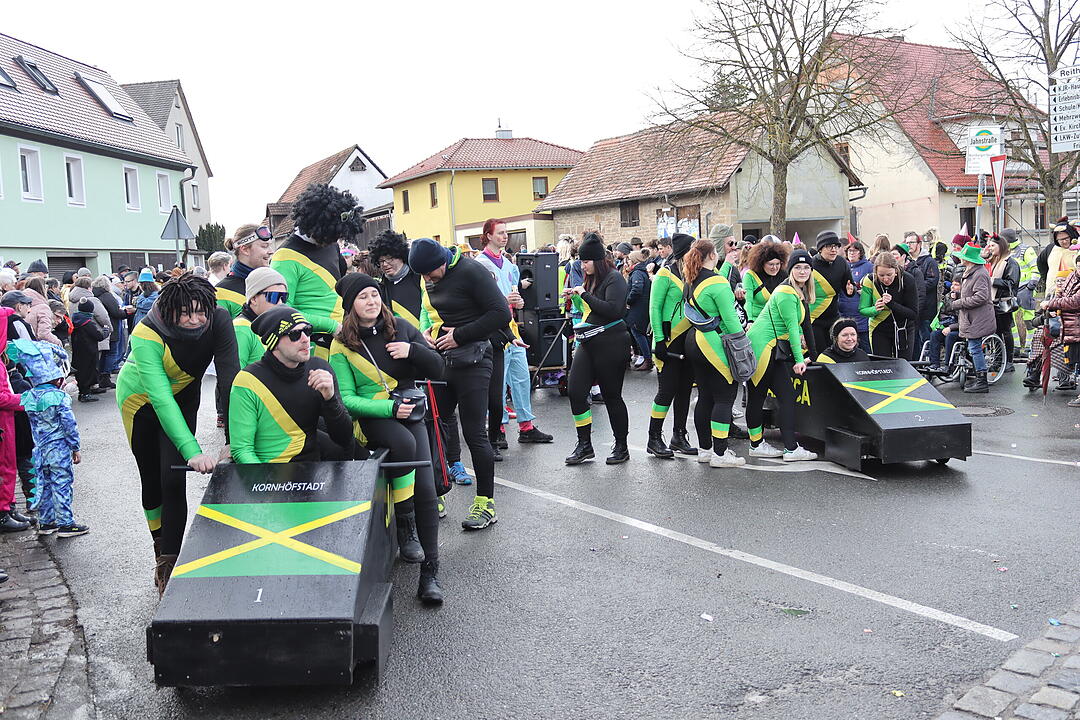 Die Hauptstrasse wurde zur Partymeile