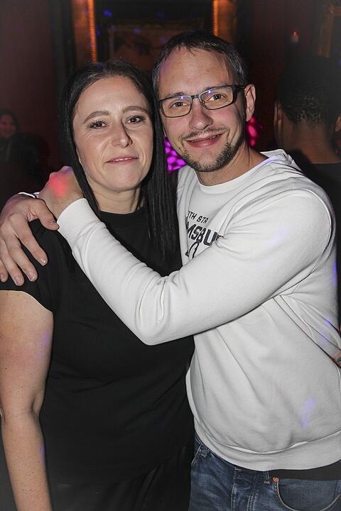 Volles Haus, erwachsene Partypeople und eine ausgelassene Feier!