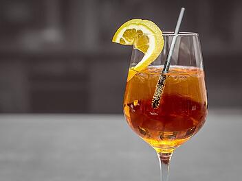Cocktails mit Wein sind eine leckere Alternative zu Hochprozentigem.
