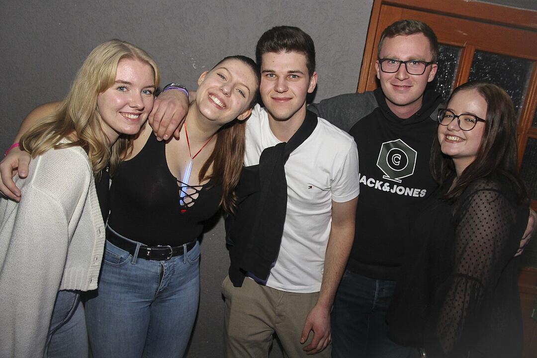 Die Partyband "Power" heizte ordentlich ein.