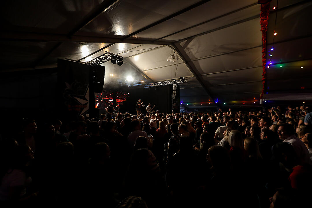 Beste Stimmung beim traditionsreichen Zeltweinfest an der Mainschleife!