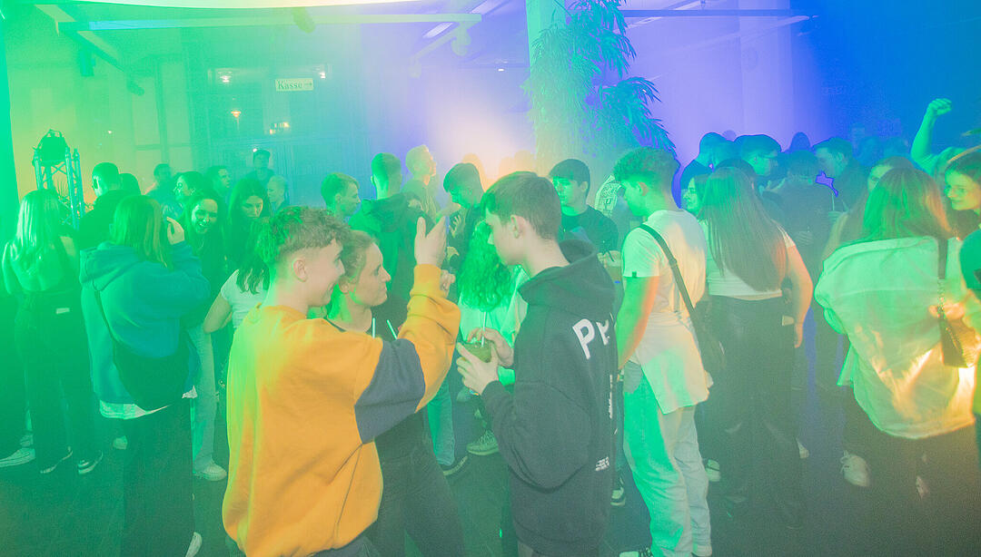 Nach dem einschlagenden Erfolg der ersten Kufa Club Night wurde ausgelassen die 2. Auflage gefeiert.