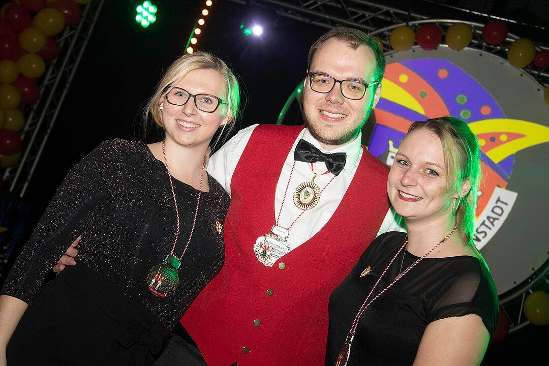 Viele Tanzgruppen, lustige Büttenreden und ein furioses Finale!