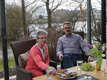 Margit und Bernhard Trütschel in ihrem Wintergarten  Foto: B. Herbst