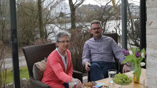 Margit und Bernhard Trütschel in ihrem Wintergarten  Foto: B. Herbst