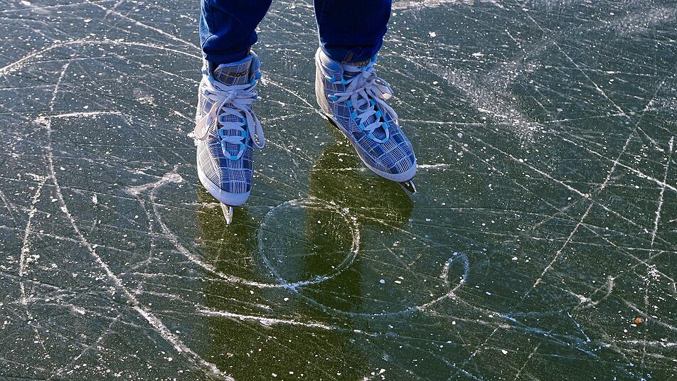 Eislaufen macht im Winter Groß und Klein Spaß.