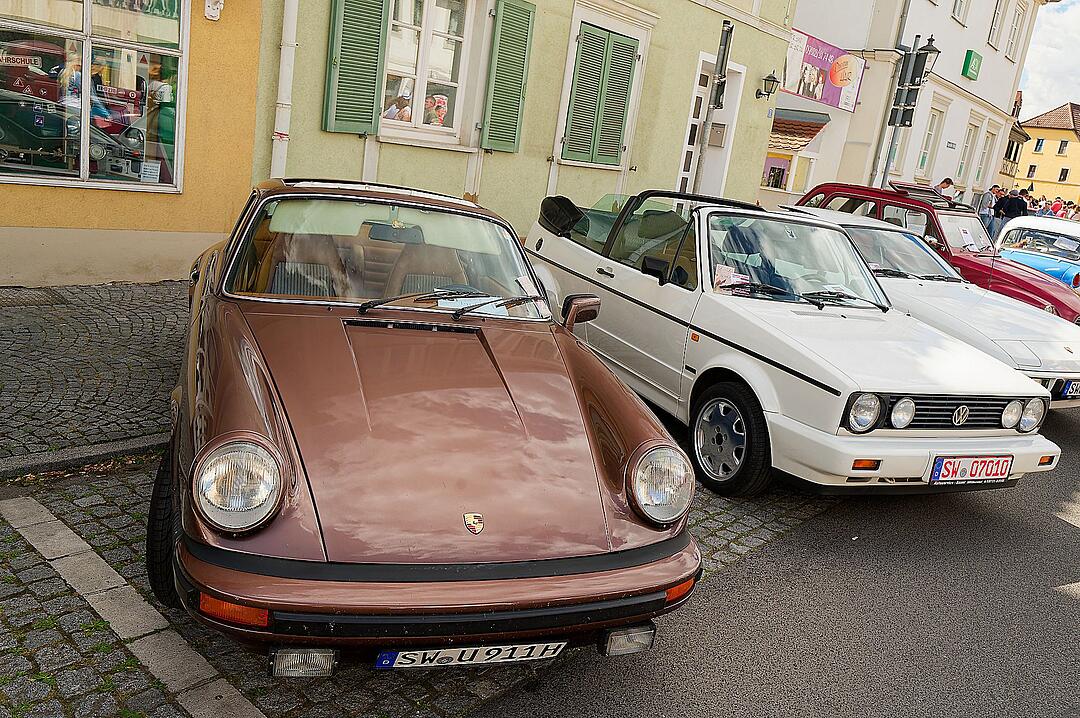 Historische Automobile und Motorräder