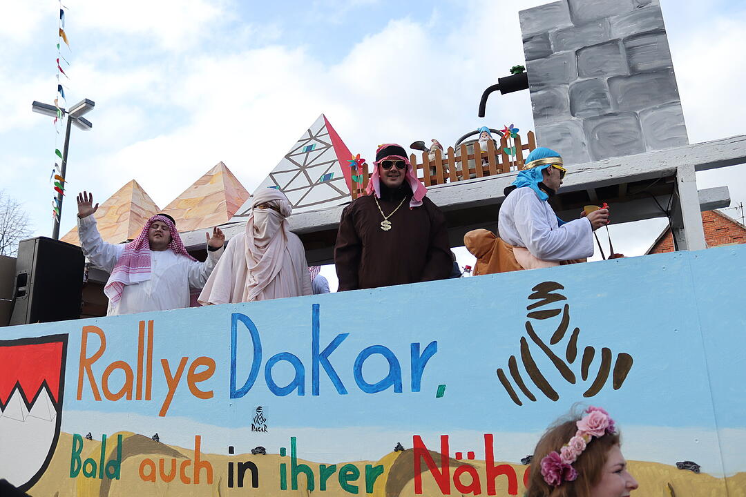 Die Hauptstrasse wurde zur Partymeile