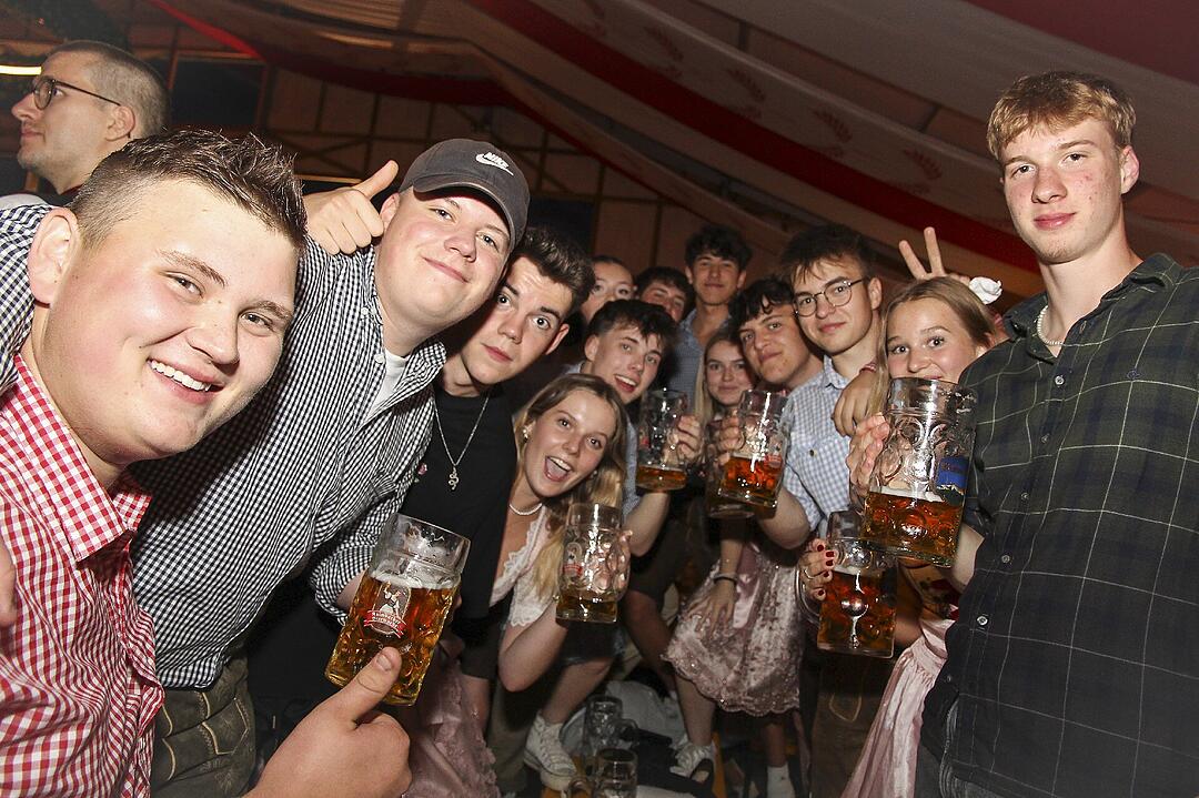 Es spielten die "Kasendorfer Musikanten" und "Die Wilderer".