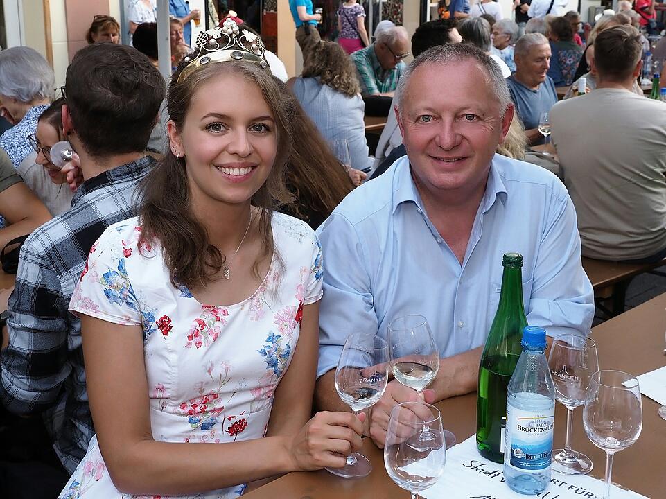 Authentische Saaletal-Weine, Spitzen-Bands und kulinarische Köstlichkeiten.