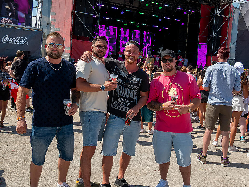 Mit internationalen und nationalen Live-Acts!
