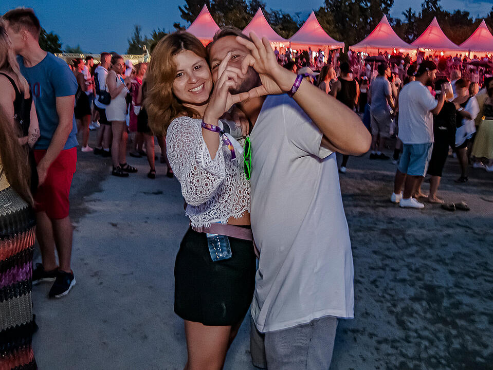 Mit internationalen und nationalen Live-Acts!