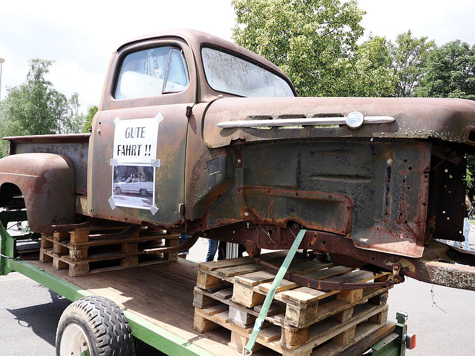 Oldtimer, US Cars, Traktoren und Motorräder.