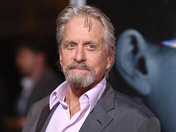 Michael Douglas weist Vorwürfe wegen sexueller Belästigung zurück. Archivfoto: Richard Shotwell/Invision/dpa
