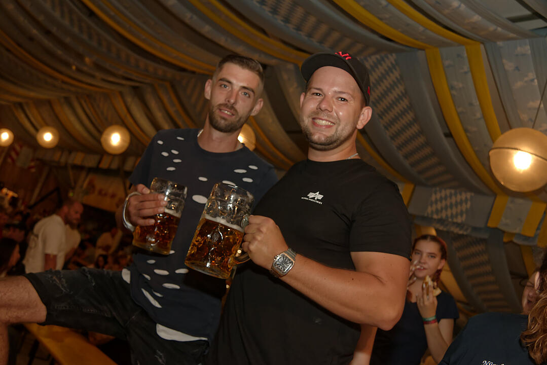 Das Herbstfest ist eröffnet.