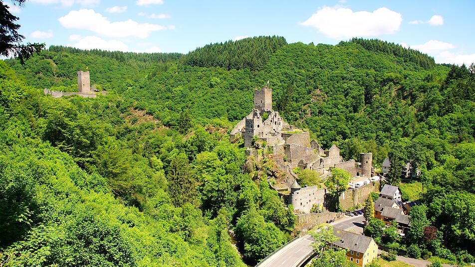 Klettern und wandern in mittelalterlicher Kulisse der Manderscheider Burgen - nur einer von drei Preisträgern des diesjährigen Tourismuspreises.