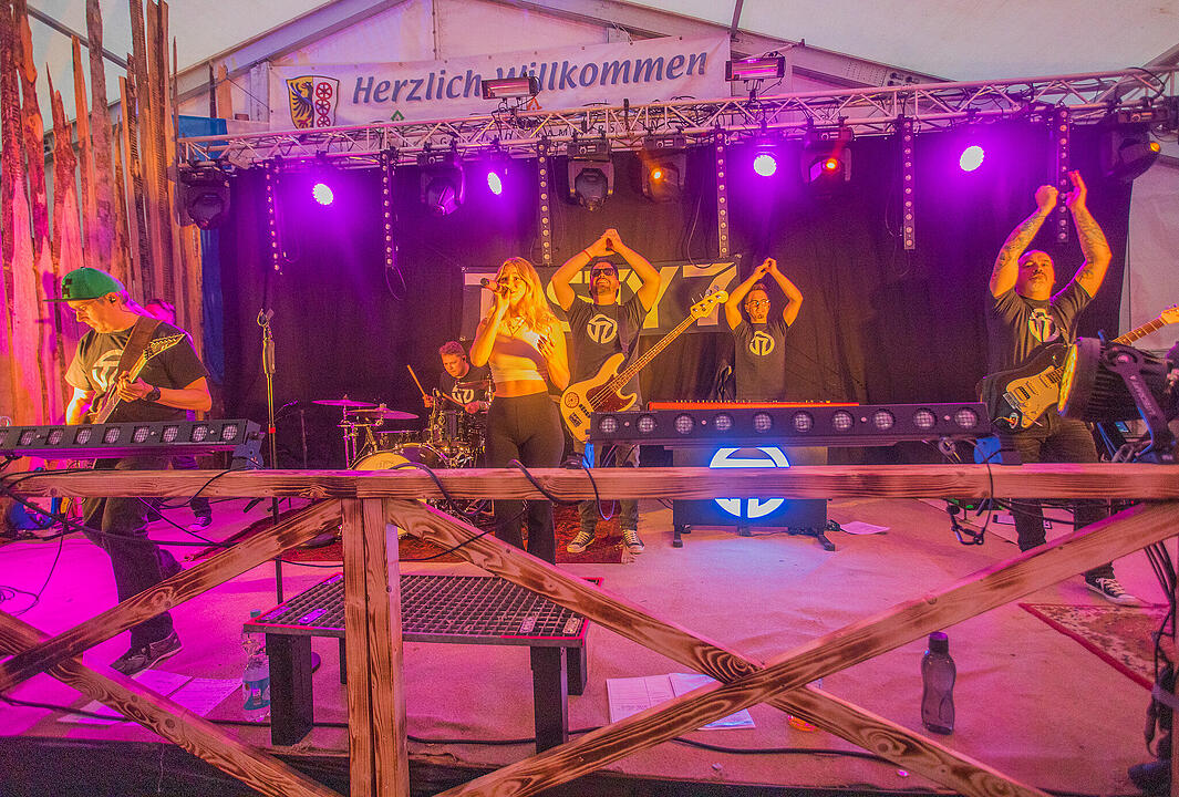 Die Cover- und Partyband "Tasty 7" spielten am Samstag.