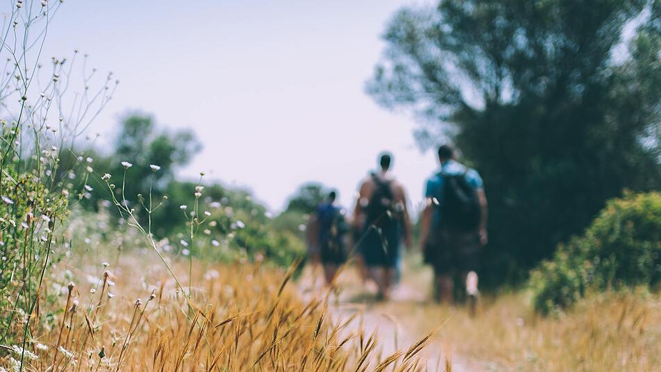 Kurze Wanderungen durch die Natur lassen sich prima in die Freizeit integrieren.