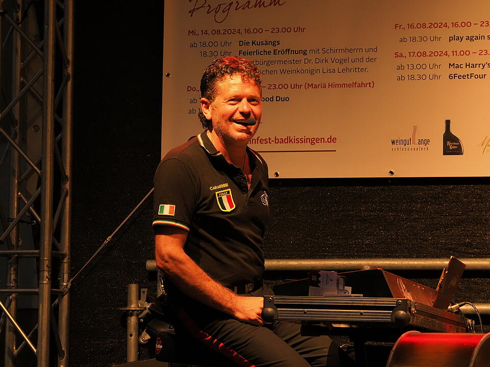 Das Weinfest zieht tausende Besucher an.
