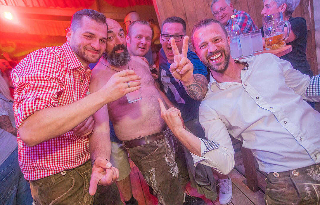 Musik im Festzelt gab es mit der Band "KLOSTERGOLD"