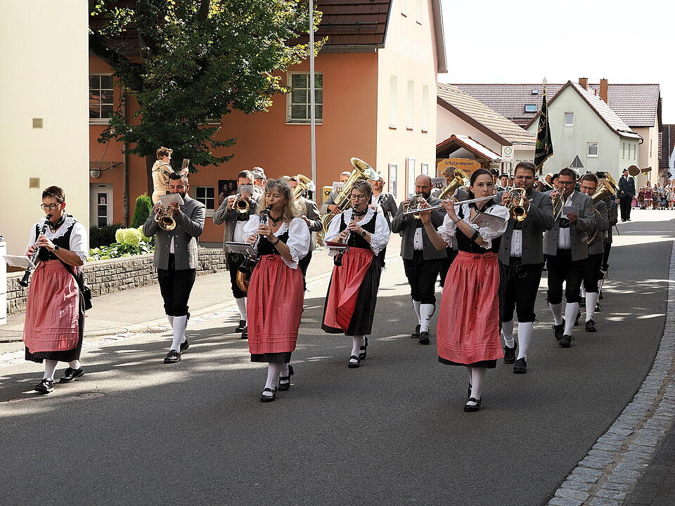 Motivwägen, Trachtengruppen und Musik-Kapellen