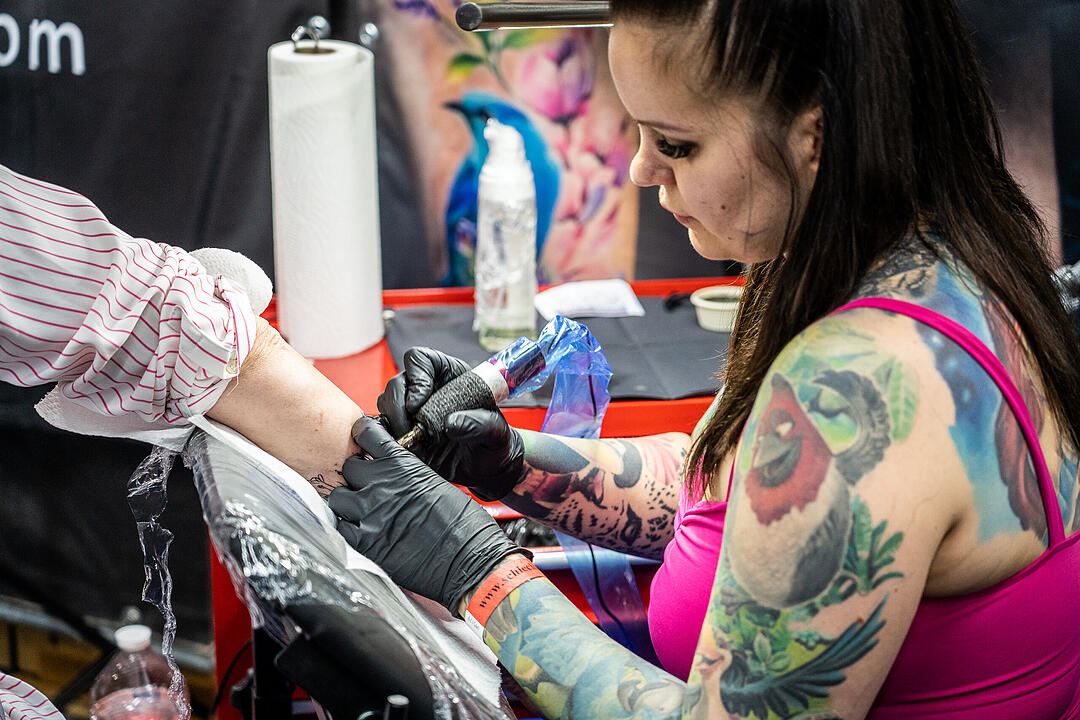 Mit vielen Top Tattookünstlern und Händlern.