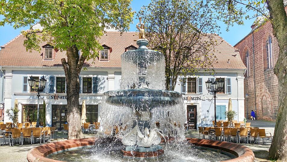 Der Martinsbrunnen schmückt den St.-Martins-Platz in Kaiserslautern.