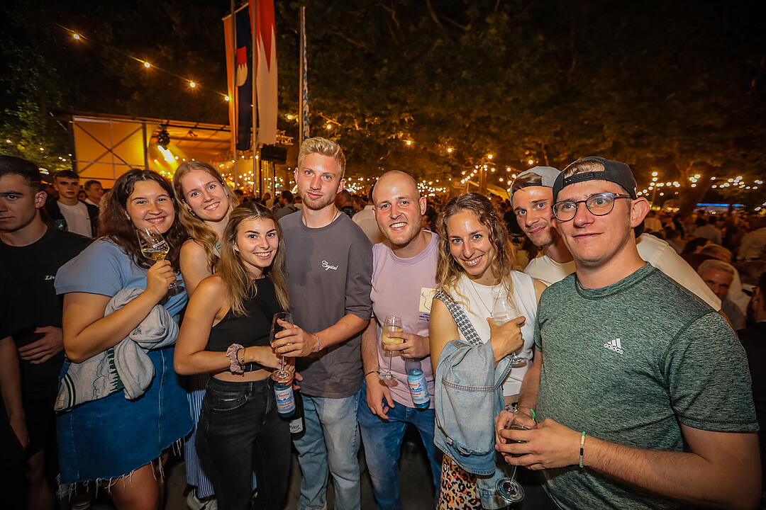 Impressionen vom größten Weinfest in Franken!