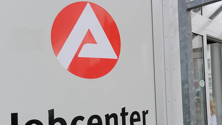 Ist das gerecht? Ein Mieter muss eine fristlose Kündigung des Mietverhältnisses hinnehmen, nachdem das Jobcenter an den Falschen überwiesen hat. Symbolfoto: Stefan Sauer/dpa