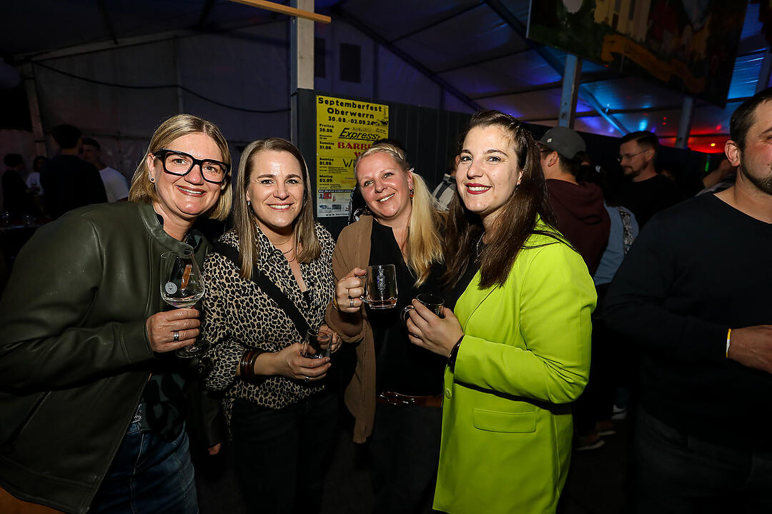 Beste Stimmung beim traditionsreichen Zeltweinfest an der Mainschleife!