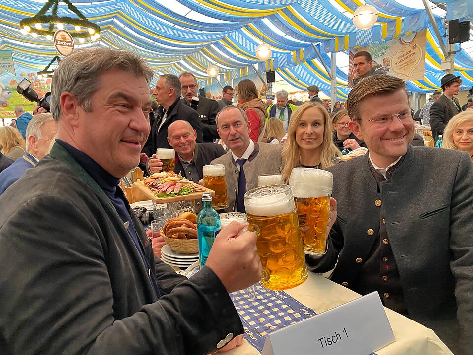 O'zapft is! Das Frühlingsfest am Dutzendteich beginnt