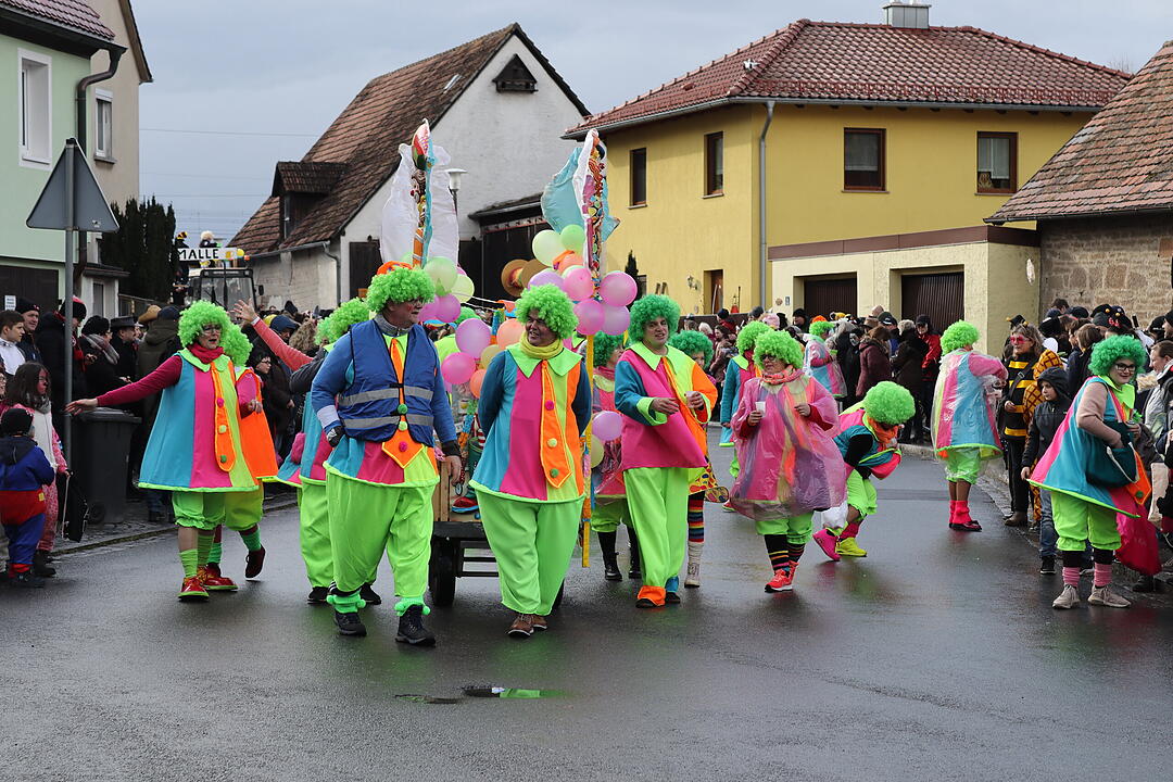 Die Hauptstrasse wurde zur Partymeile