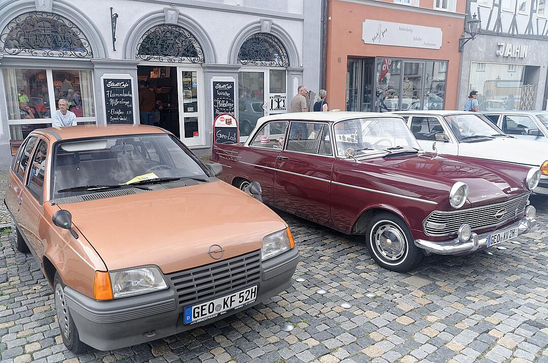 Historische Automobile und Motorräder
