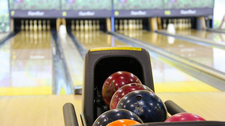 Ruhige Kugel, Strike, Wettkampf und eine Menge Spaß bieten sich dir beim Bowling.