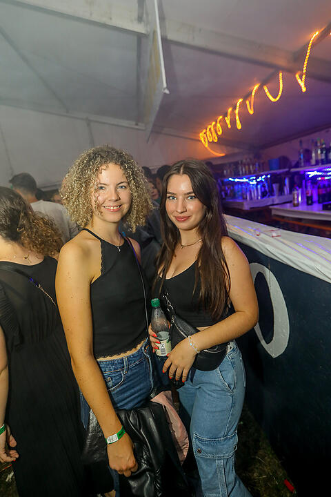 Partyzeltdorf mit 5 Areas!