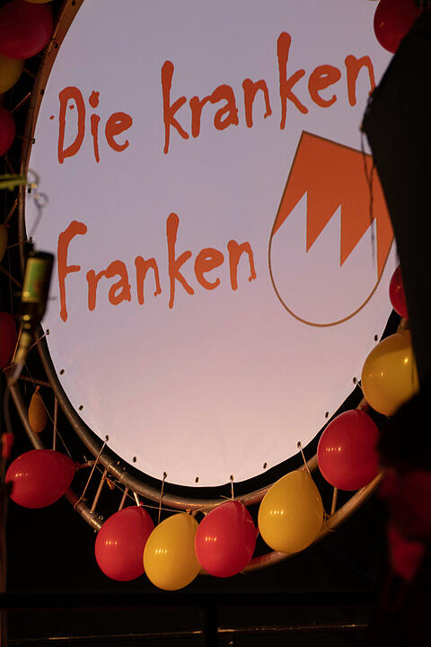 Viele Tanzgruppen, lustige Büttenreden und ein furioses Finale!