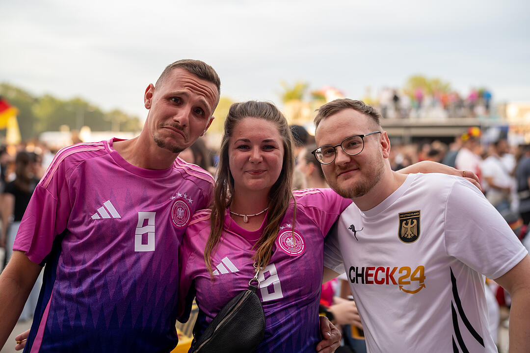 Fans schauen das EM-Viertelfinale zwischen Duetschland und Spanien in Nürnberg