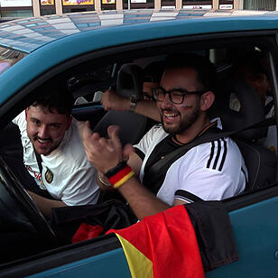Deutschland steht im Achtelfinale und Nürnberger Fans feiern ausgelassen