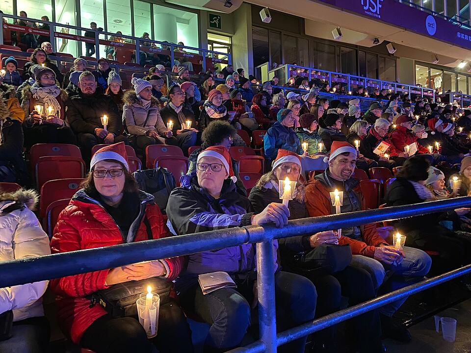 Endlich wieder: Impressionen vom Große Nürnberger Adventssingen 2022 im Max-Morlock-Stadion