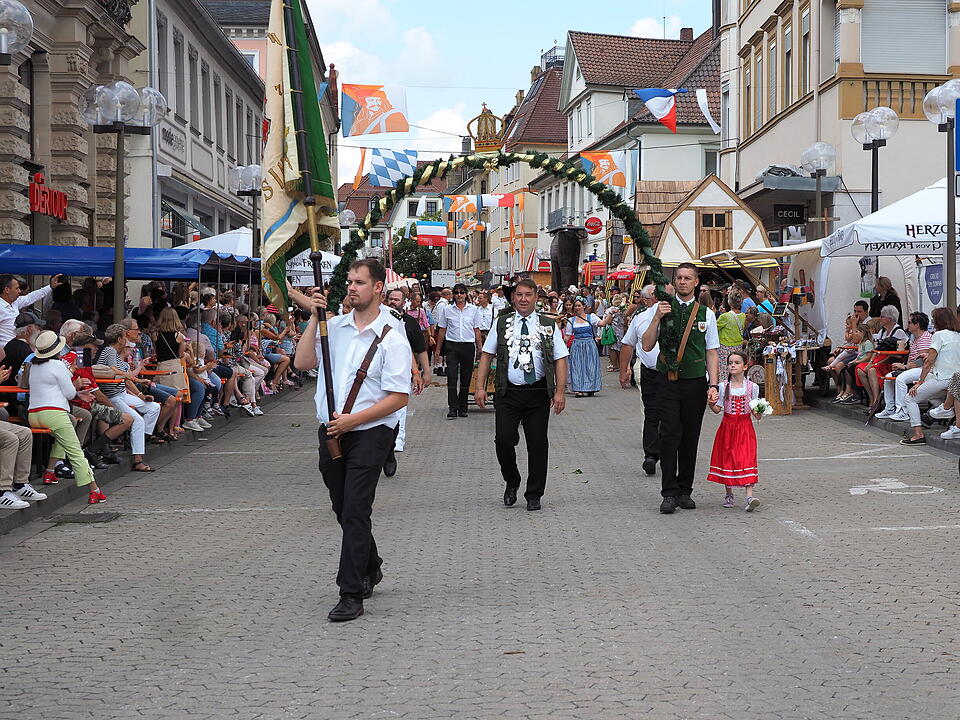 Großer historischer Festzug durch Bad Kissingen!