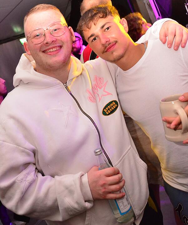 Party mit der Band "CAVELAND"