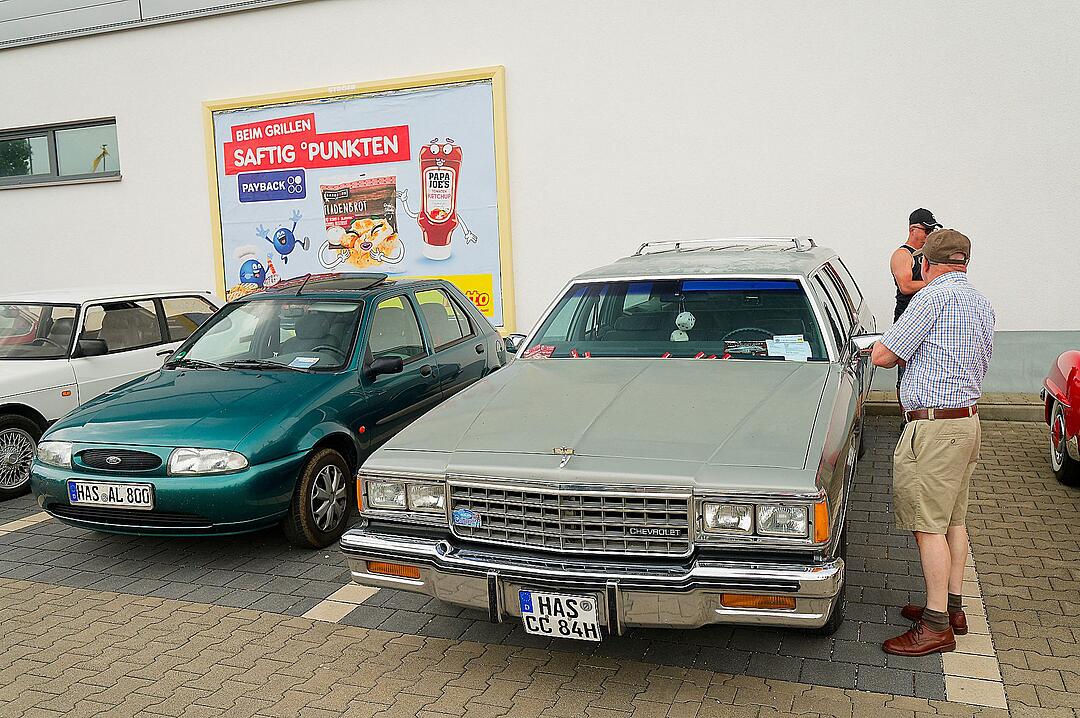 Autos, Motorräder, Mopeds und Traktoren gab es zu bewundern.
