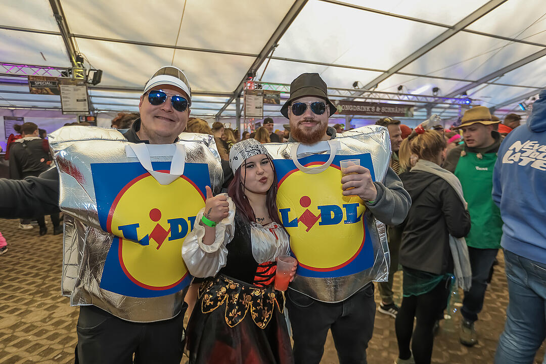 Im großen Festzelt wurde richtig gefeiert!