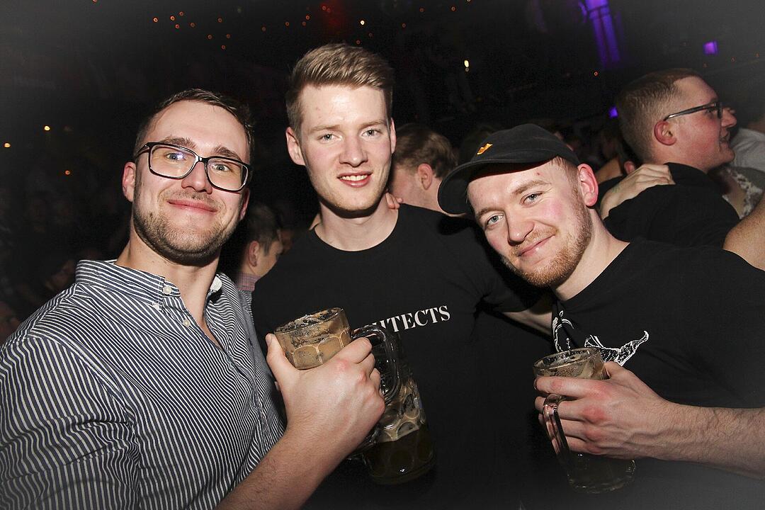 Klasse Party-Stimmung  am ersten Weihnachtsfeiertag