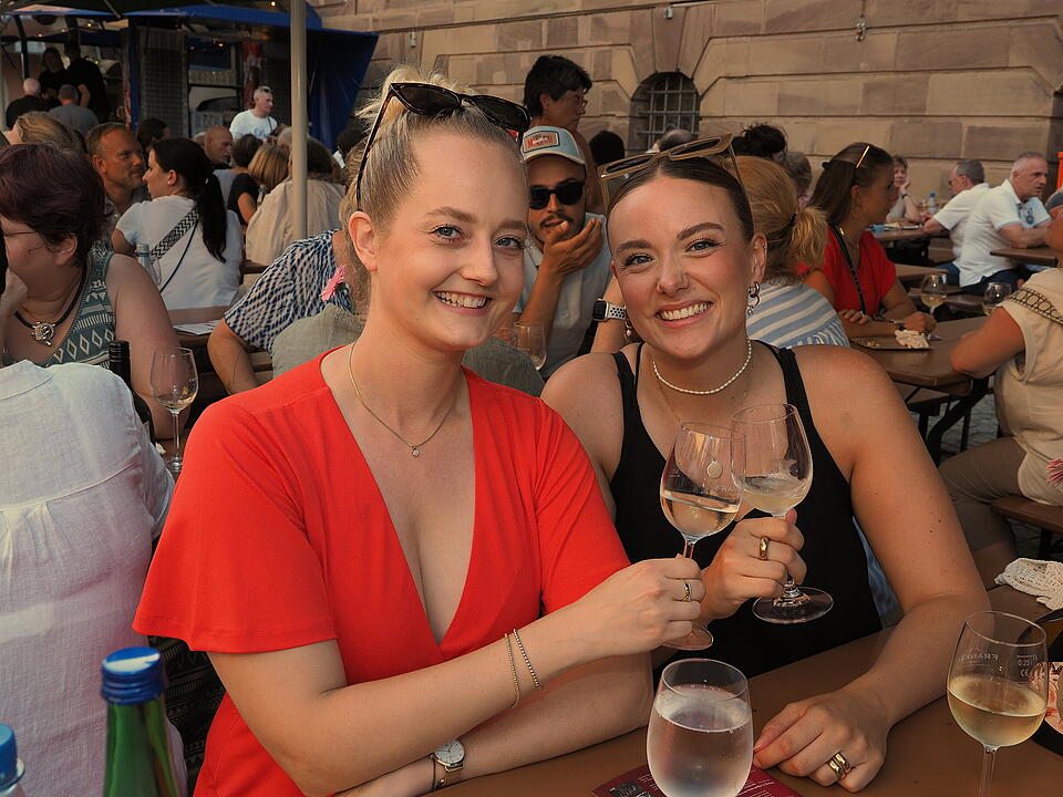 Das Weinfest zieht tausende Besucher an.