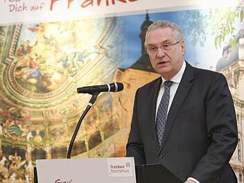 Innenminister Joachim Herrmann bei der Präsentation der Tourismusbilanz für das Jahr 2017 in Nürnberg Tourismusverband Franken