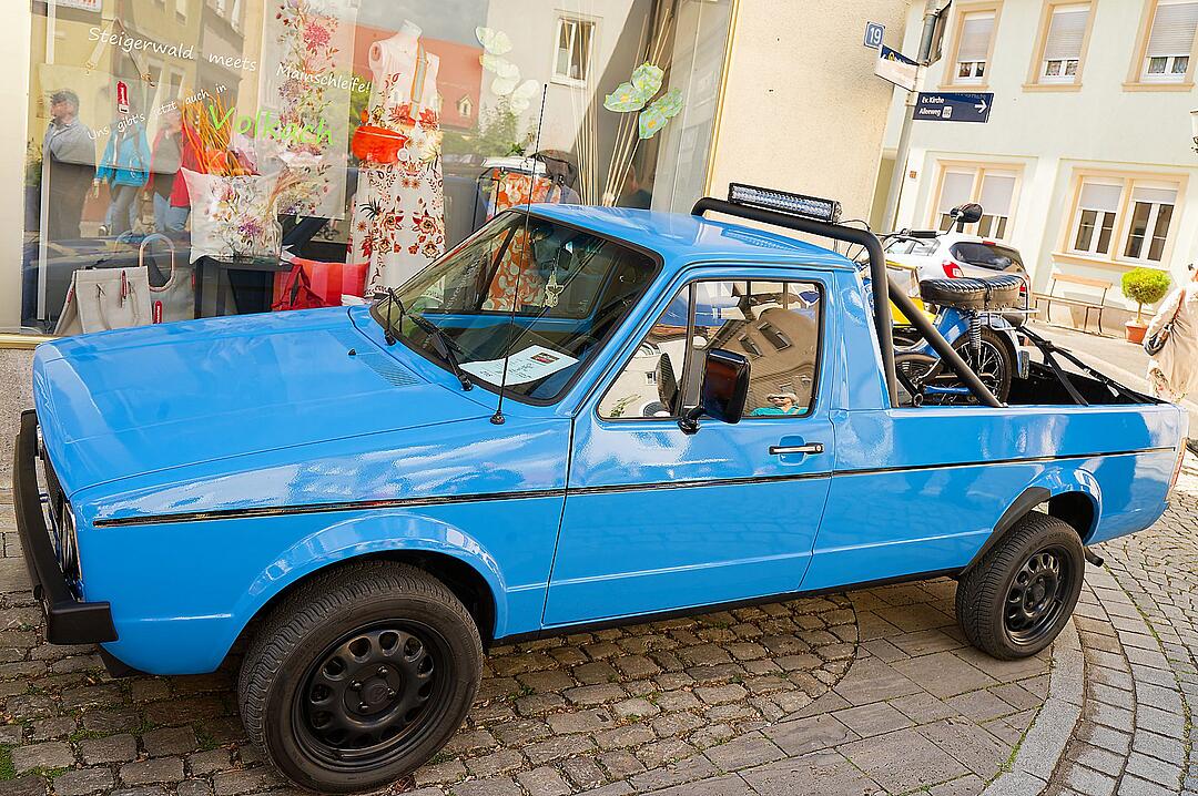 Historische Automobile und Motorräder