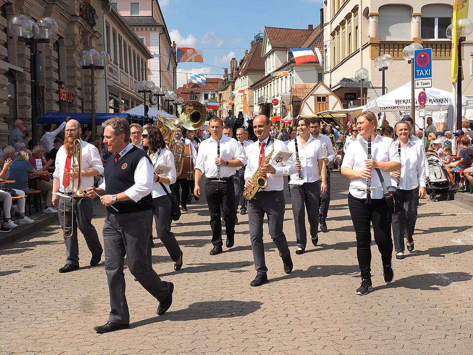 Großer historischer Festzug durch Bad Kissingen!