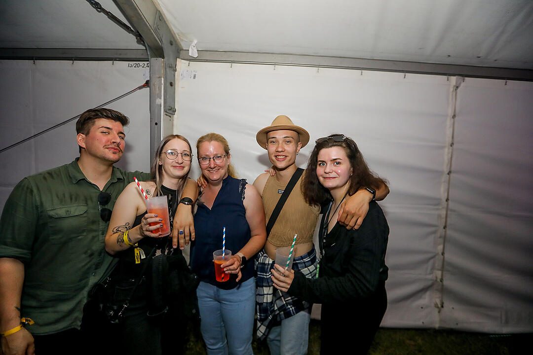 Partyzeltdorf mit 5 Areas!